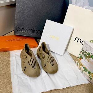 Yeezy Foam Runner- Authentic